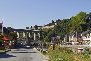 Fototapeta na wymiar Old viaduct connects Dinan with Lanvallay