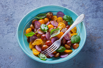 tomato salad with onion and spices