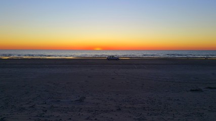 zachód słońca na plaży