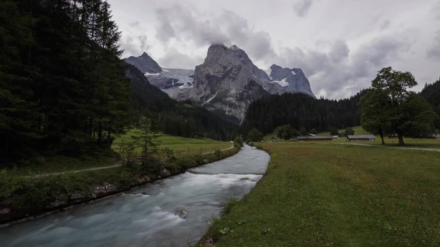 Timelapse of the wheater in the Rosenlauivalley