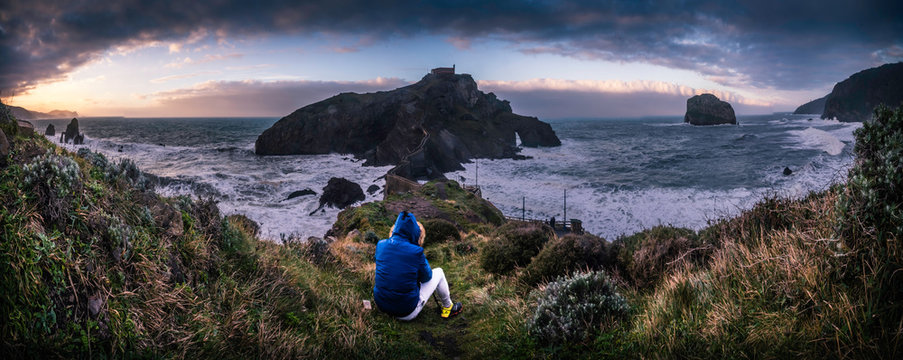 Sunset in Gaztelugatxe (Rocadragon)