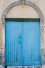 Fototapeta na wymiar Old blue door 