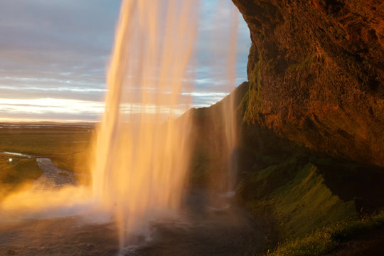 Hinter dem Wasserfall © punkie