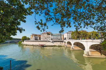 Obraz premium Clear sky over Tiber river in Rome