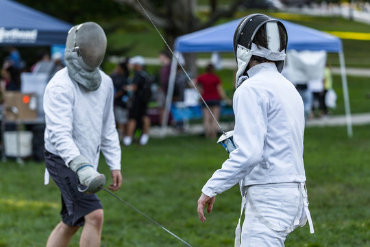 Tow fencing athletes
