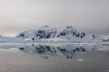 Fototapeta na wymiar Antarctic landscape with reflection