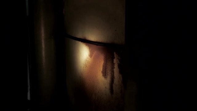 Leakage of exhaust gases from cylinder head of large marine diesel engine