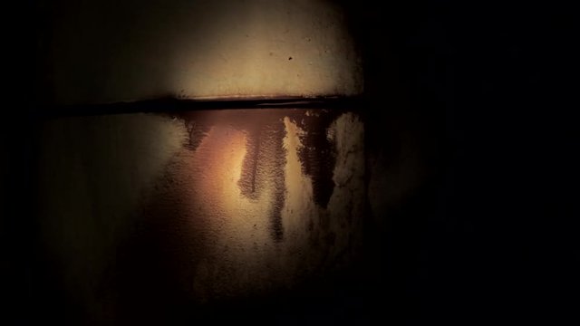 Leakage of exhaust gases from cylinder head of diesel engine