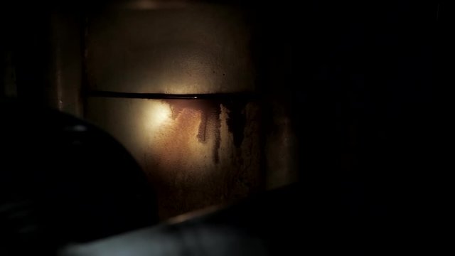 Leakage of exhaust gases from cylinder head of large diesel engine