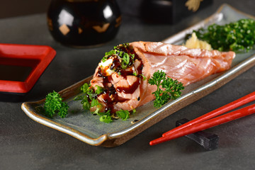 Seared salmon temaki