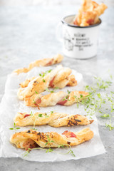 Paluszki z boczkiem i tymiankiem