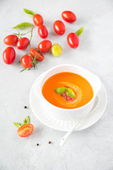 Jesienna zupa z pieczonych pomidorów - obrazy, fototapety, plakaty