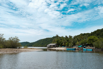 Obraz premium Fisherman house and beautiful ocean and blue sky