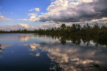 Fototapeta na wymiar clouds over the lake, kiev, ukraine