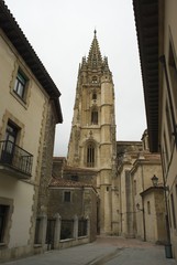 Fototapeta na wymiar Vistas de las calles de Oviedo