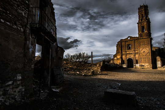 iglesia en ruinas belchite puebli viejo ruinas guerra civil espa&ntilde;ola