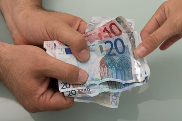 Rapporto uomo e donna per denaro