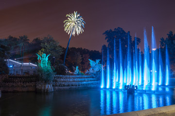parque público de la ciudadela en barcelona de noche
