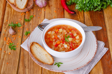 Spicy soup with red lentils, tomatoes, leek, bell pepper, carrots and potatoes.