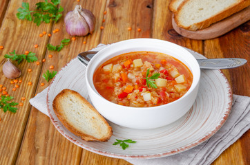 Spicy soup with red lentils, tomatoes, leek, bell pepper, carrots and potatoes.