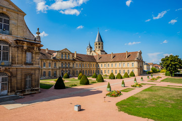 Abbaye de Cluny et jardins