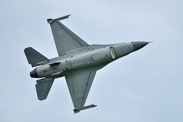 Fototapeta na wymiar F-16 Fighter Jet