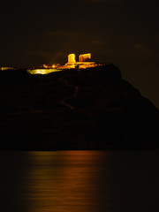 Obraz premium Greek temple of Poseidon at night, Cape Sounio