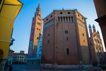 Fototapeta na wymiar South view Cremona Cathedral square