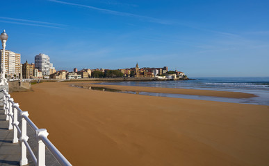 Obraz premium Gijon playa San Lorenzo beach Asturias Spain
