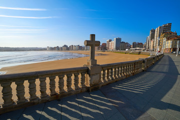 Obraz premium Gijon playa San Lorenzo beach Asturias Spain