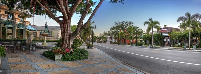 Foto op Canvas Sunrise over the Third Street shopping district in Old Naples, Florida. © SailingAway