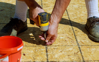 Fixing wood floor decking with a screw gun
