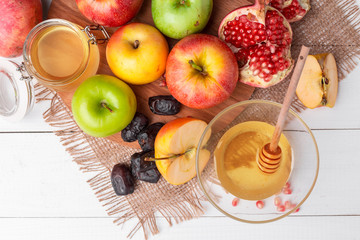 Apple and honey, traditional food of jewish New Year - Rosh Hashana.
