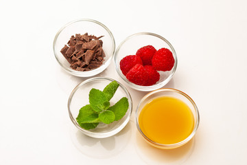 製菓材料　チョコレート・ラズベリー・ミント・卵黄