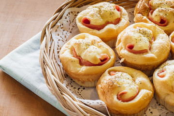 hot cross buns with bacon