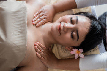 Fototapeta na wymiar woman relaxing in the spa massage