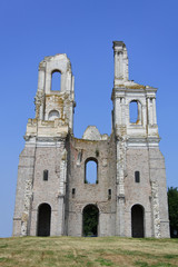 Fototapeta na wymiar Ruine der Abtei Mont Saint Eloi