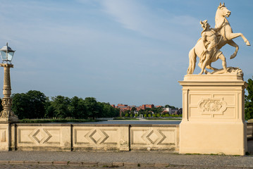 Schlossbrücke, Burgsee, alte Kaserne in Schwerin