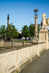 Fototapeta na wymiar Schlossbrücke mit Rossbändiger in Schwerin II
