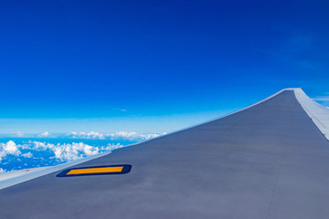 飛行機からの景色　青空　地球