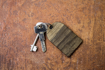 Bunch of scrached keys with empty wooden label - 224491874