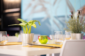 Minimal ed elegante tavolo da pranzo