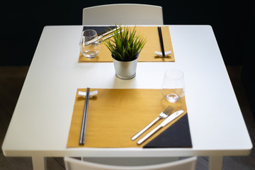 Minimal ed elegante tavolo da pranzo