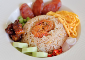 (Food Thailand), mixed with herbal paste (small shrimp) and rice red pork, shrimp, vegetables, eggs, herbs and seasoning and serve.