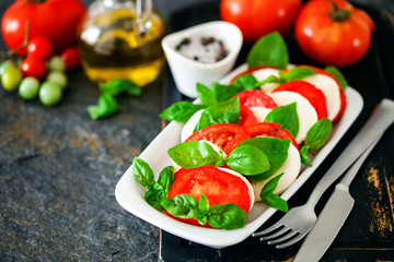  italian caprese salad