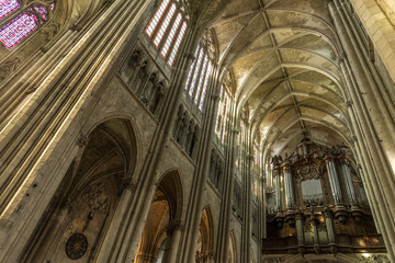 La Basilique de Saint-Quentin (02) © Alonbou