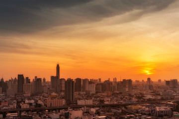 Fototapeta na wymiar Beautiful sky with cityscape in Bangkok, Thailand.