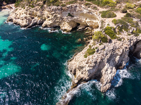 Luftaufnahme, abgelegene Bucht Cala Falco und Cala Bella Donna mit schroffer Felsenküste,Sol de Mallorca, Region Cala Vinyes und Calvia, Mallorca, Balearen, Spanien
