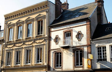 Obraz premium Ville de Verneuil-sur-Avre, façades typiques normande du centre ville, département de l'Eure, Normandie, France