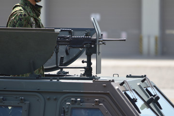 装甲車の銃座と機関銃